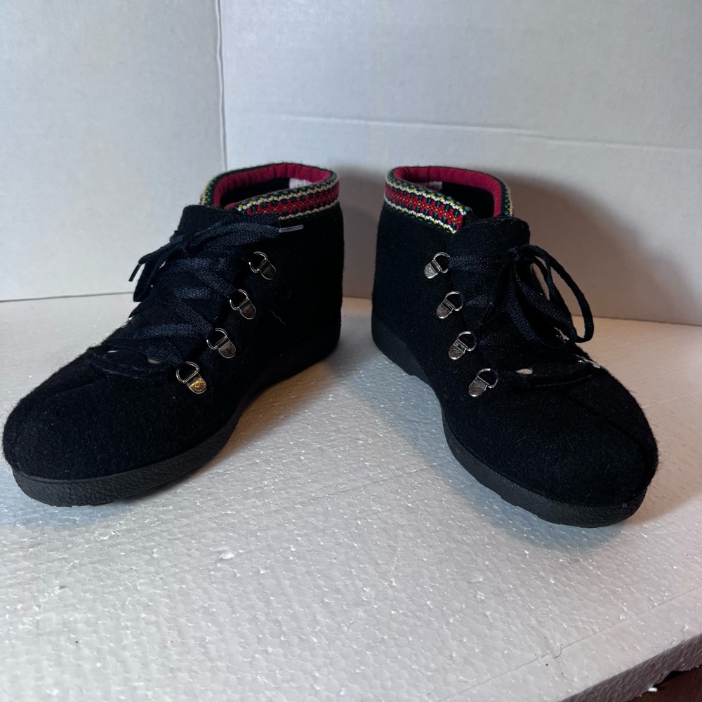Nye Nesna Apres Ski Hand Felted Wool Ankle Boots Red Trim Norway